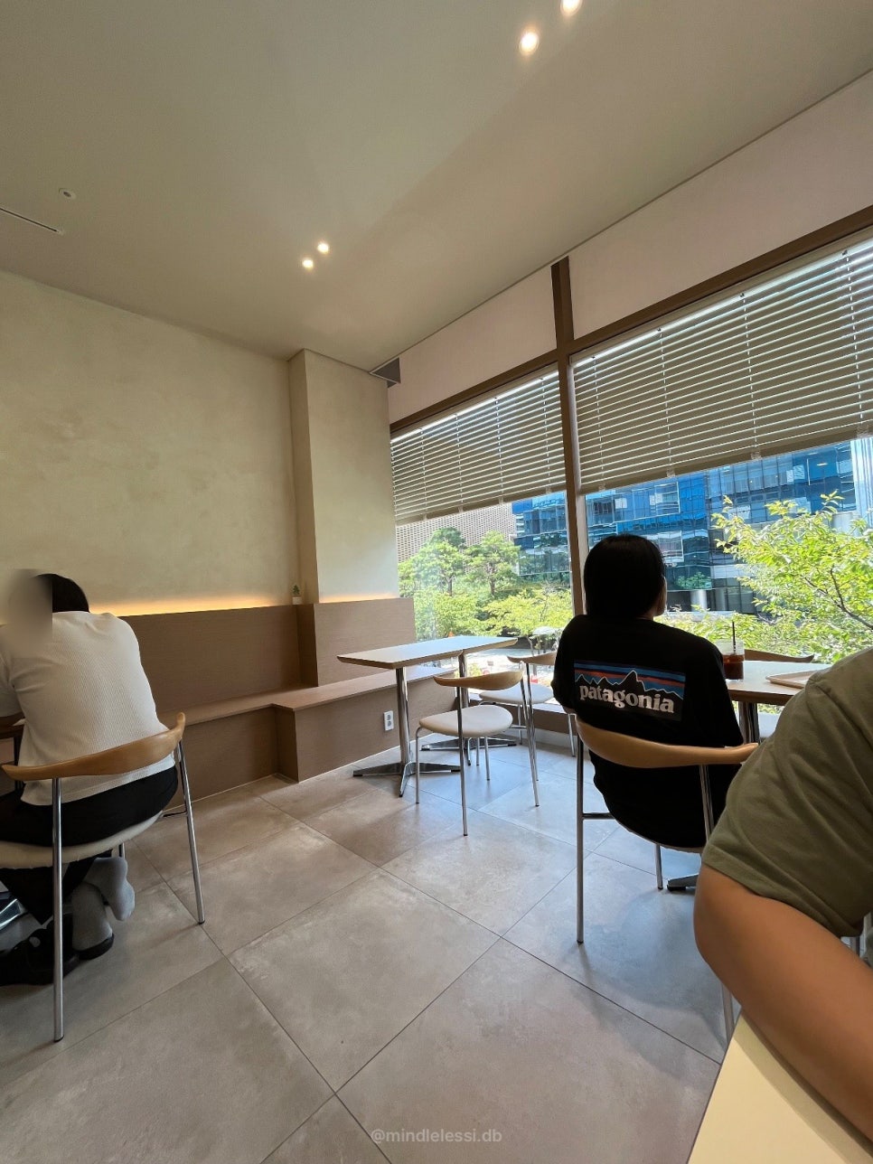 판교 카페 파티셰리베베 통창 초록 뷰에 바삭한 휘낭시에 사진 7