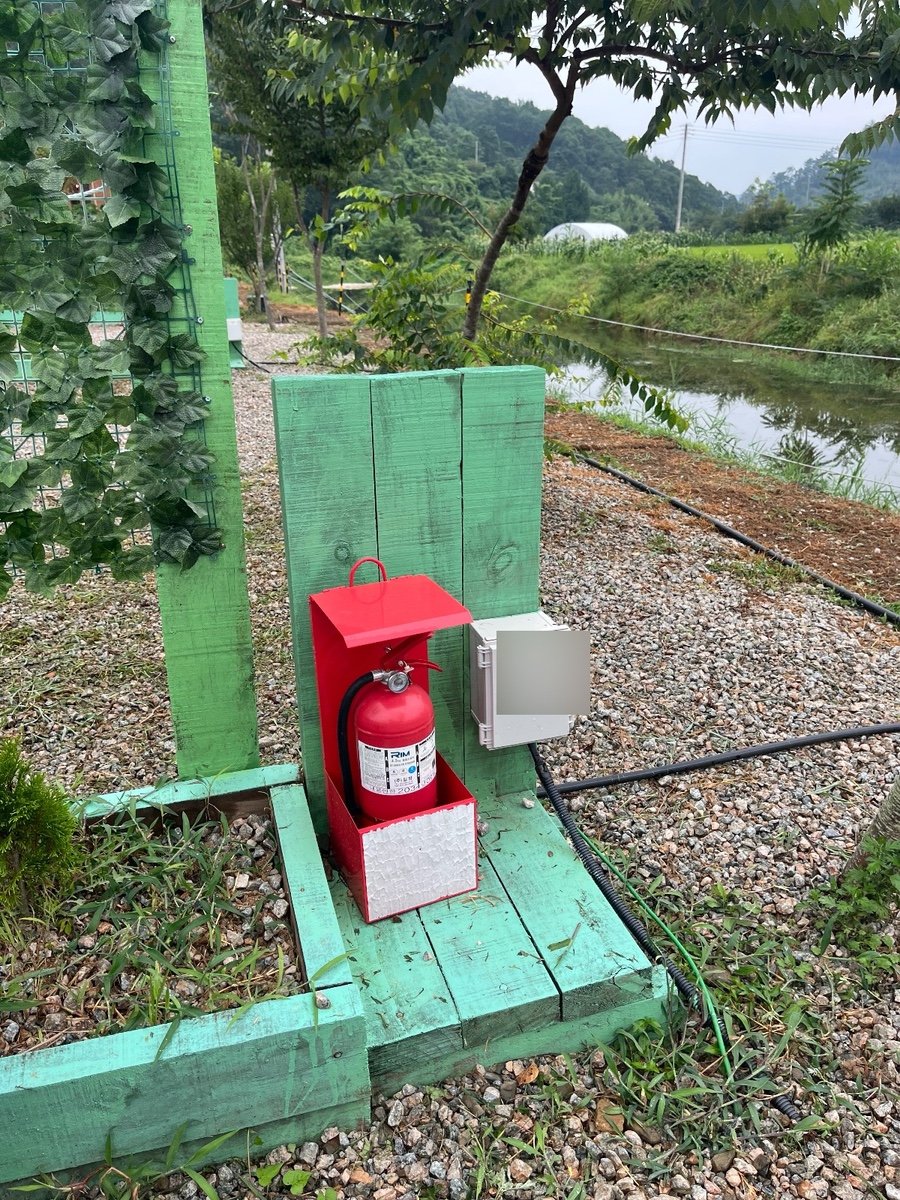 충북 옥천 프라이빗 캠핑장 에메랄드힐링캠핑관광농원 / 개별 화장실 샤워실 사진 32