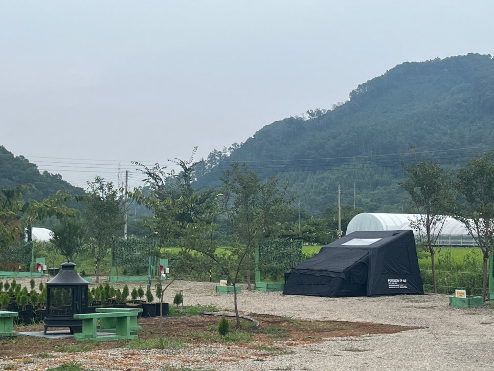 충북 옥천 프라이빗 캠핑장 에메랄드힐링캠핑관광농원 / 개별 화장실 샤워실 사진 4