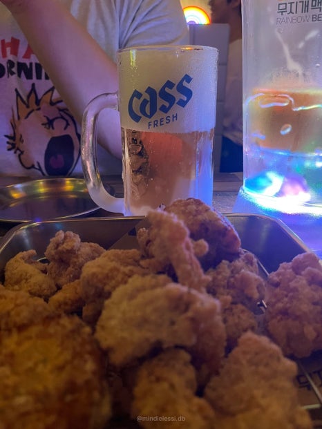 무지개맥주 수원역점 / 수원역 맛집 맥주집 술집 추천 / 콘소메치킨 & 사진 17
