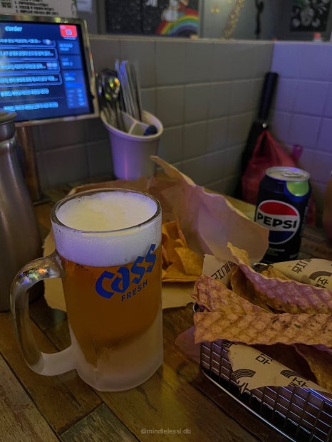 무지개맥주 수원역점 / 수원역 맛집 맥주집 술집 추천 / 콘소메치킨 & 사진 18