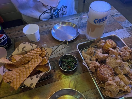 무지개맥주 수원역점 / 수원역 맛집 맥주집 술집 추천 / 콘소메치킨 & 사진 25