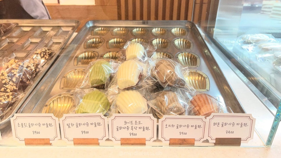 판교 휘낭시에 디저트 맛집 카페 하품스베이크 • 구움과자 선물 세트 포장 사진 13