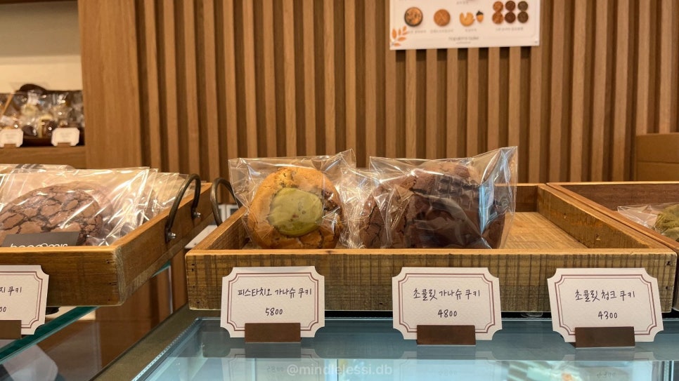 판교 휘낭시에 디저트 맛집 카페 하품스베이크 • 구움과자 선물 세트 포장 사진 15