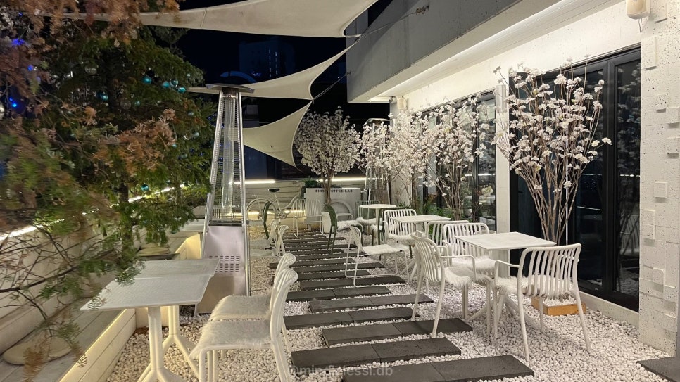 강남역 늦게까지 하는 카페 | 새벽 1시까지 하는 퍼스트커피랩 강남점 사진 15