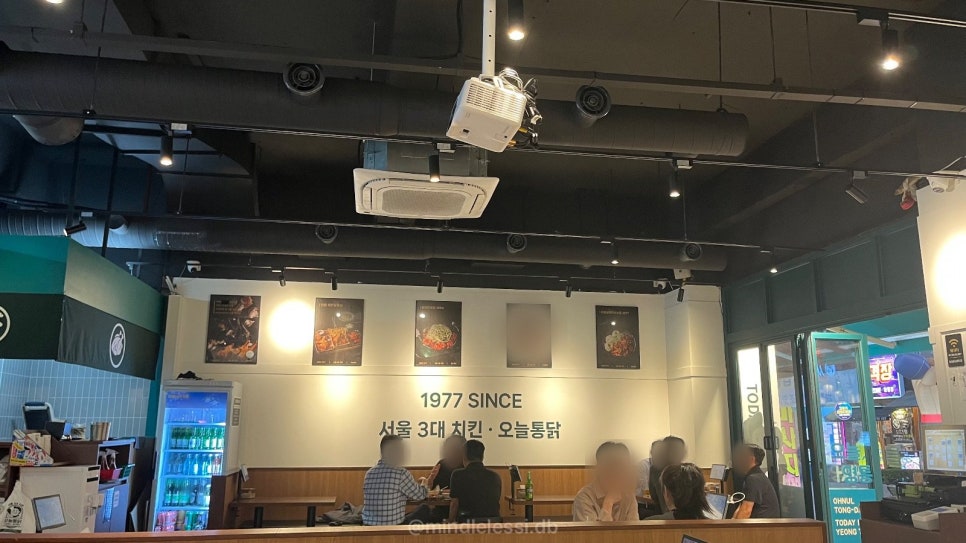 수원 영통 맛집 오늘통닭 영통점 새벽 3시까지 홀 넓은 빔프로젝터 스크린 사진 10