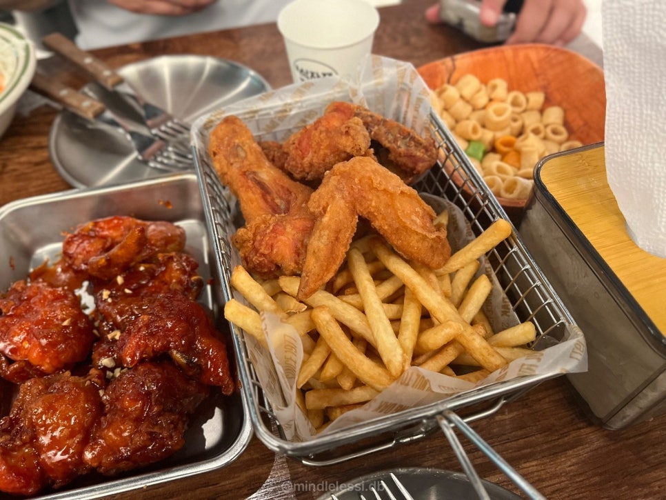 수원 영통 맛집 오늘통닭 영통점 새벽 3시까지 홀 넓은 빔프로젝터 스크린 사진 22