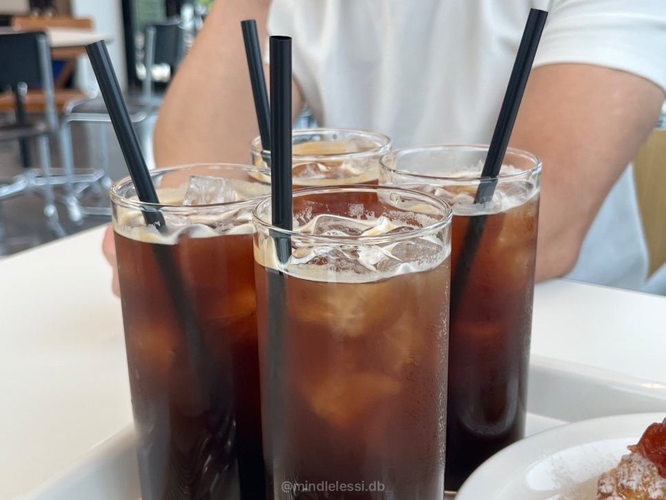연천 카페 앤드리버 임진강 파노라마 뷰 넓은 홀과 테라스 사진 35