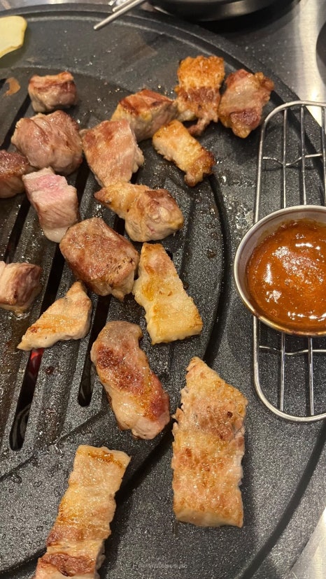 영통역 맛집 고핌 수원영통점 주차 2시간 무료 깔끔한 고깃집 한돈한판 사진 30