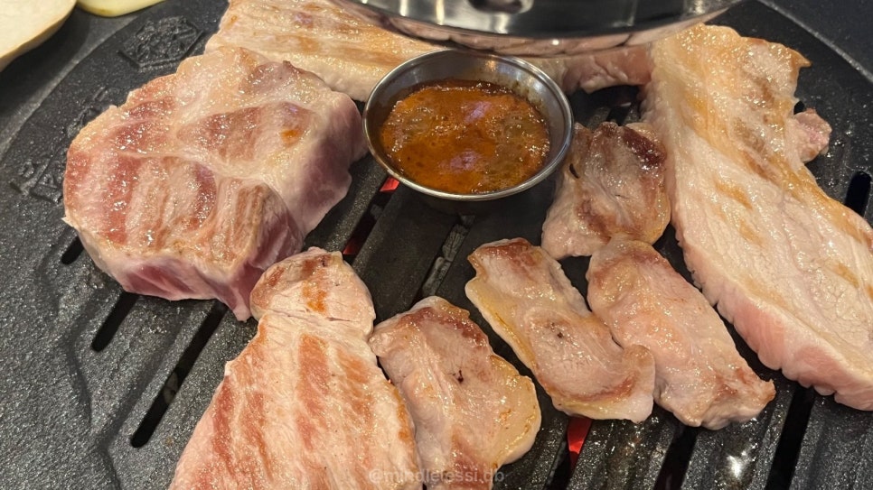 영통역 맛집 고핌 수원영통점 주차 2시간 무료 깔끔한 고깃집 한돈한판 사진 29